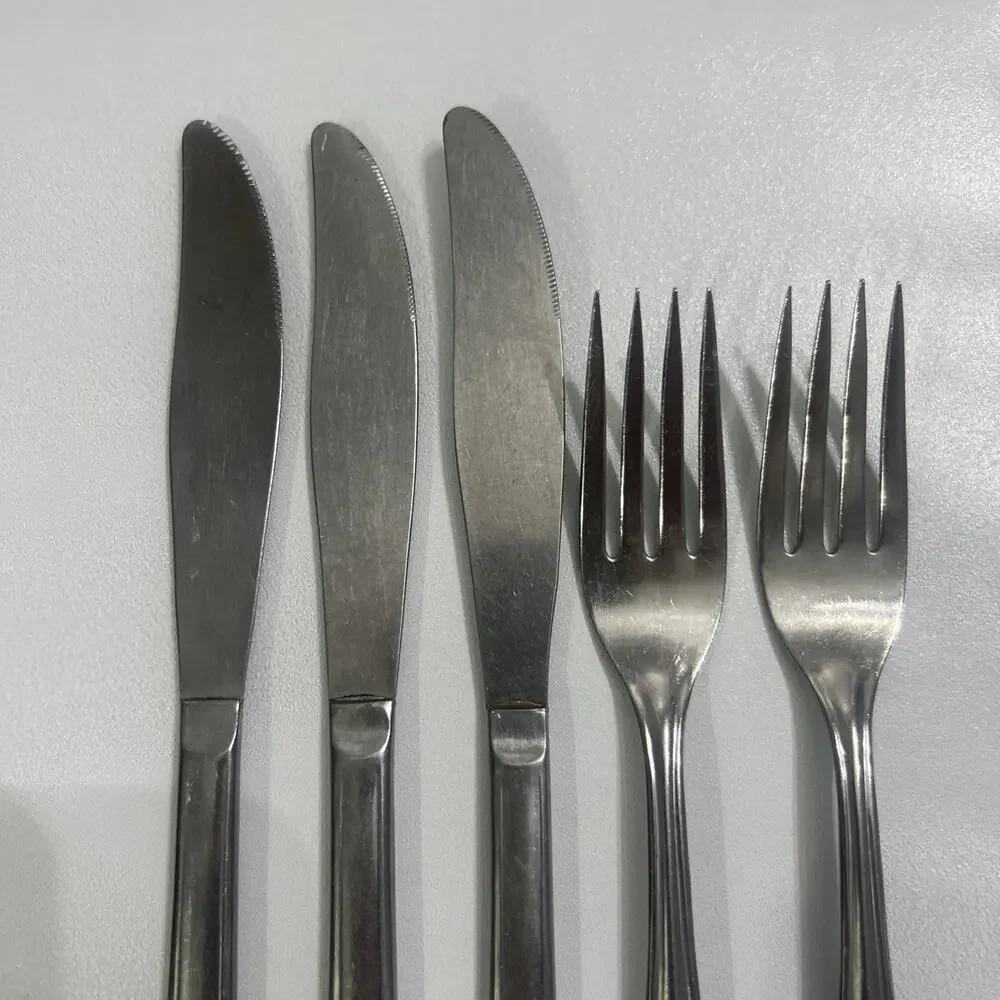 Vtg Superior International Chapel Hill Set of 5 - Dinner Knives & 2 Dinner Forks